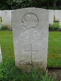 Etaples Military Cemetery - Pochack, J P